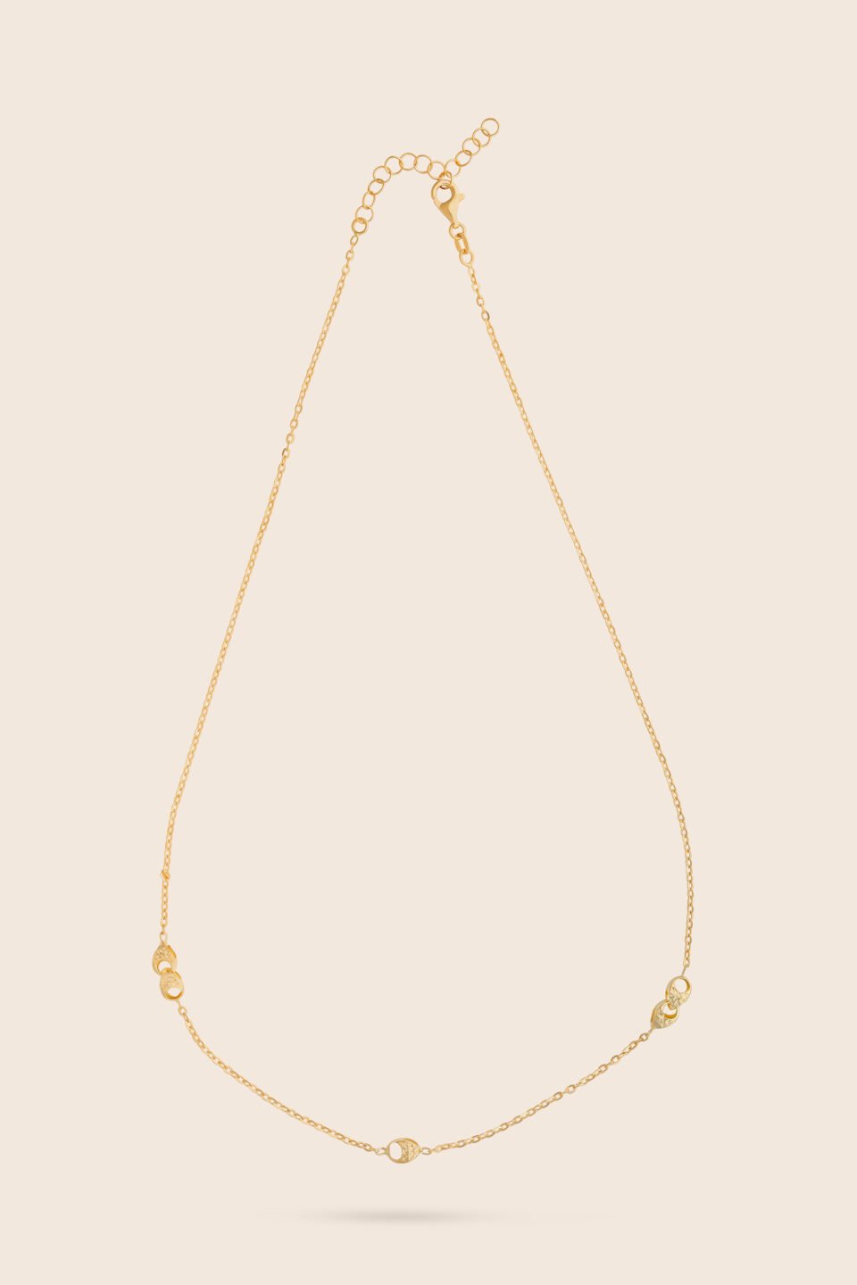 Affinity yellow gold interlink five motive necklace