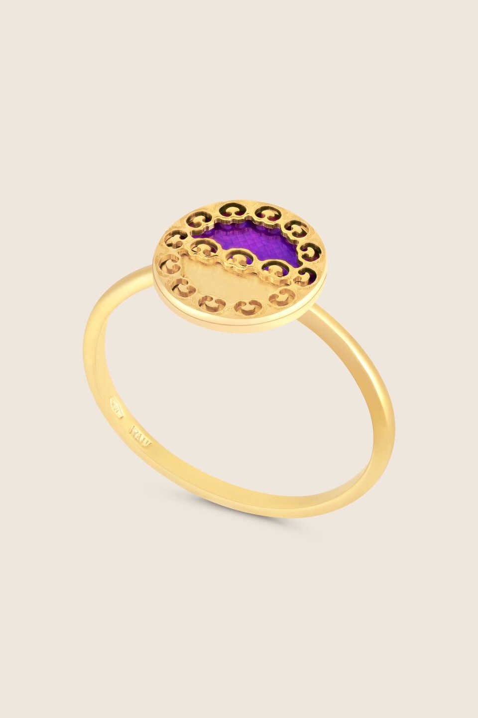 Novelty yellow gold ring with amethyst
